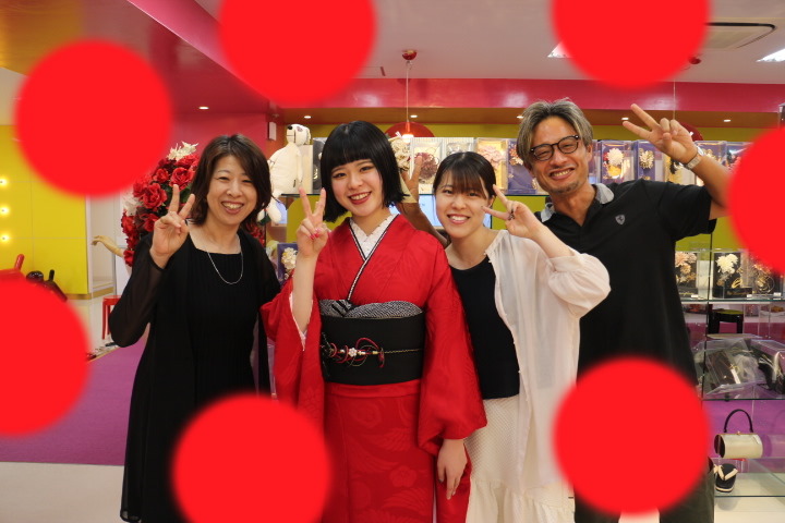 TAKAZEN神戸三宮店　前撮り撮影会　イマドキ　カワイイ　コディネート　振袖　レンタル　くすみ　派手　キラキラ　かわいい　おしゃれ　イマドキ　成人式　無地　赤　シンプル　個性的　芦屋　明石　三木　あわじ