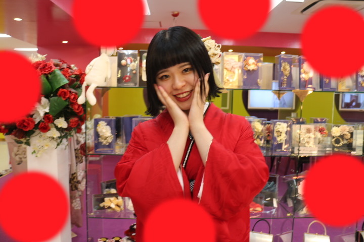 TAKAZEN神戸三宮店　前撮り撮影会　イマドキ　カワイイ　コディネート　振袖　レンタル　くすみ　派手　キラキラ　かわいい　おしゃれ　イマドキ　成人式　無地　赤　シンプル　個性的　芦屋　明石　三木　あわじ
