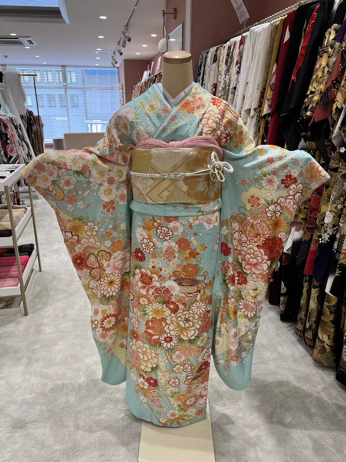 TAKAZEN姫路店　加古川市　高砂市　人気振袖　振袖レンタル　姫路市　成人式　卒業式　袴　振袖　イマドキ振袖　古典柄　加古川市　高砂市　