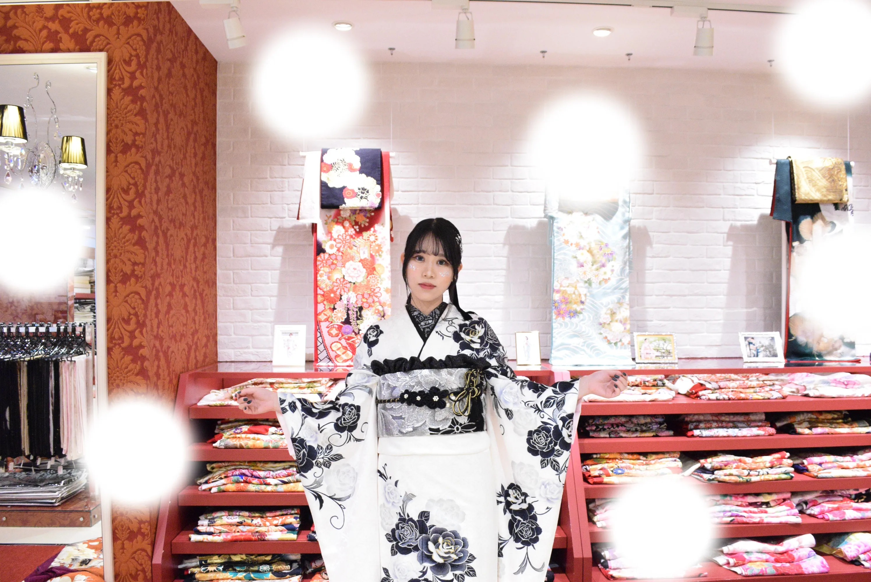 袴　振袖　レンタル　大阪　梅田　安い　かわいい　イマドキ　くすみカラー　レース　オシャレ　派手　被らない　個性的　シンプル　前撮り　ペット可