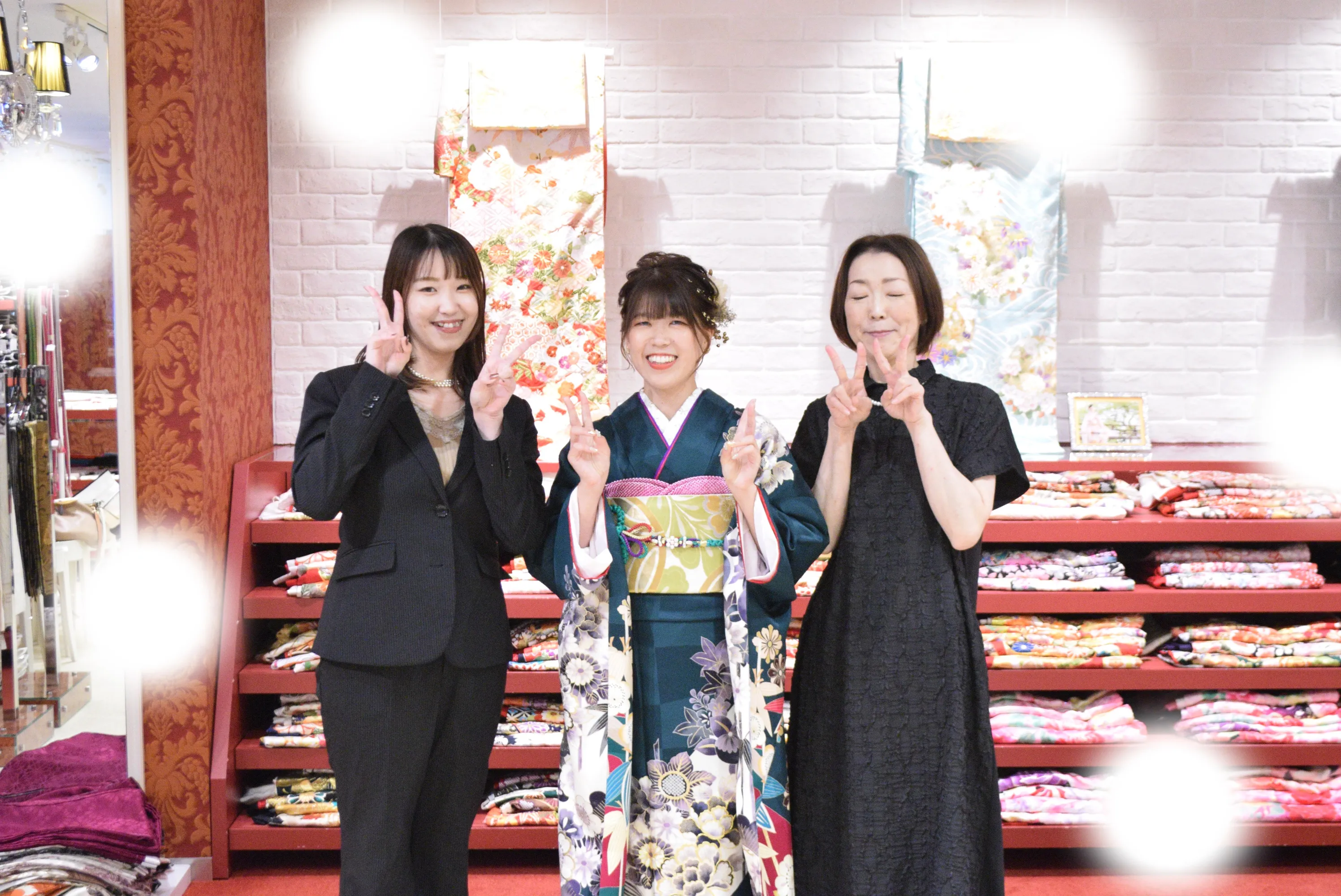 振袖　レンタル　袴　前撮り　大阪　梅田　かわいい　イマドキ　オシャレ　古典　くすみカラー　レース　ペット可　後撮り　モード　キラキラ　ヘップバーン