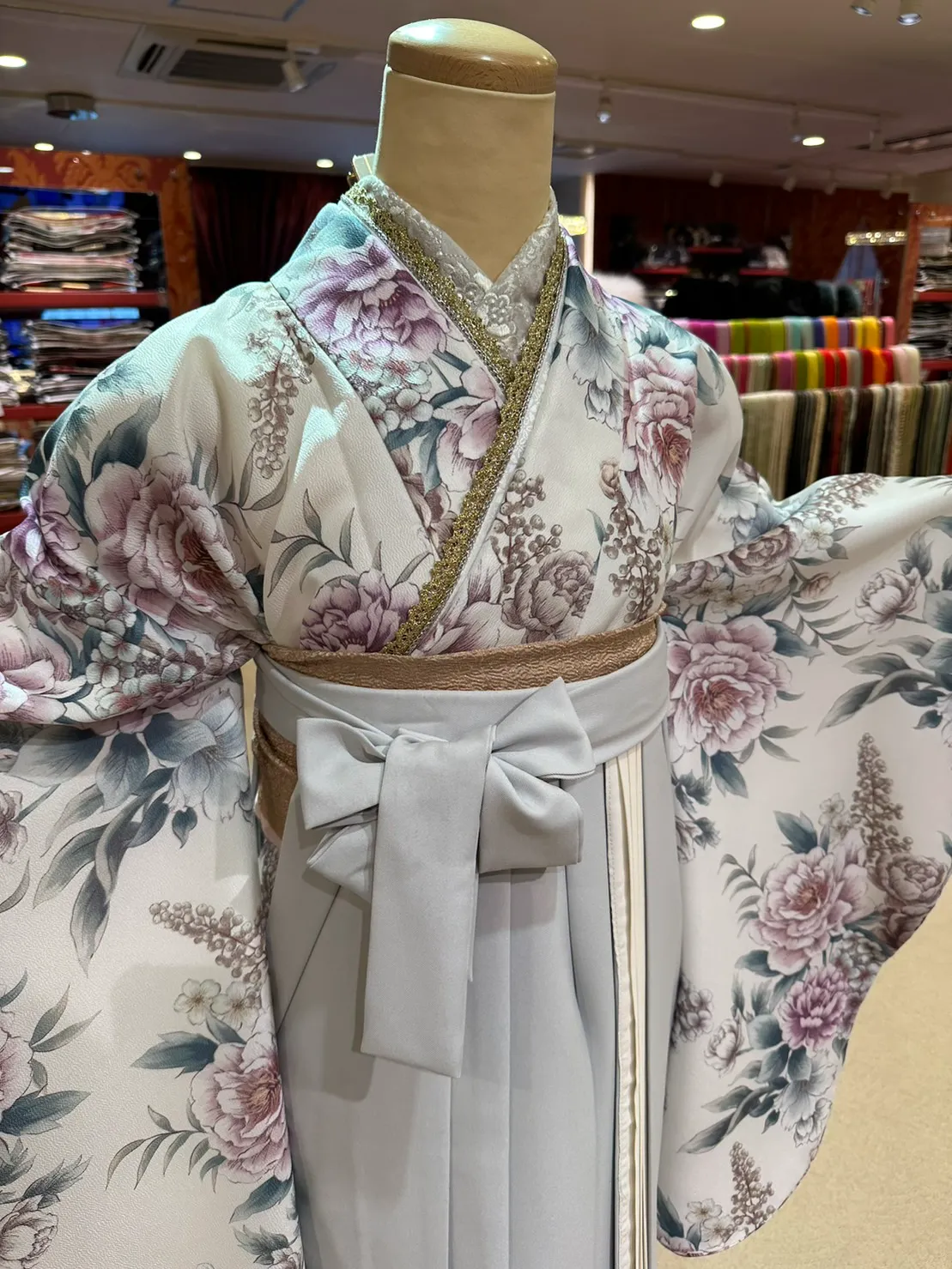 袴　振袖　レンタル　大阪　梅田　安い　かわいい　イマドキ　くすみカラー　レース　オシャレ　派手　被らない　個性的　シンプル