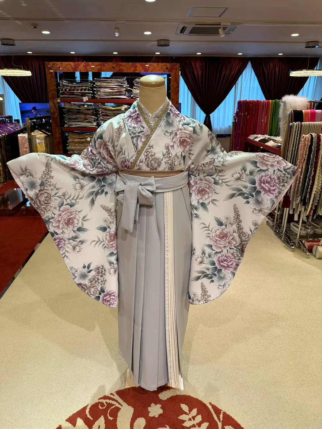 袴　振袖　レンタル　大阪　梅田　安い　かわいい　イマドキ　くすみカラー　レース　オシャレ　派手　被らない　個性的　シンプル