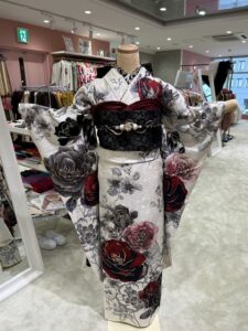 TAKAZEN姫路店　玉城ティナ×紅一点　加古川市　高砂市　人気振袖　振袖レンタル　姫路市　成人式　卒業式　袴　振袖　イマドキ振袖　香音　