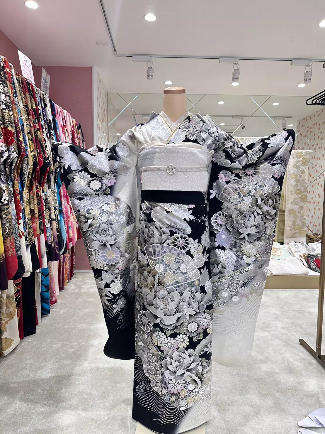 TAKAZEN姫路店　加古川市　高砂市　人気振袖　振袖レンタル　姫路市　成人式　卒業式　袴　振袖　イマドキ振袖　粋古典　シルバー