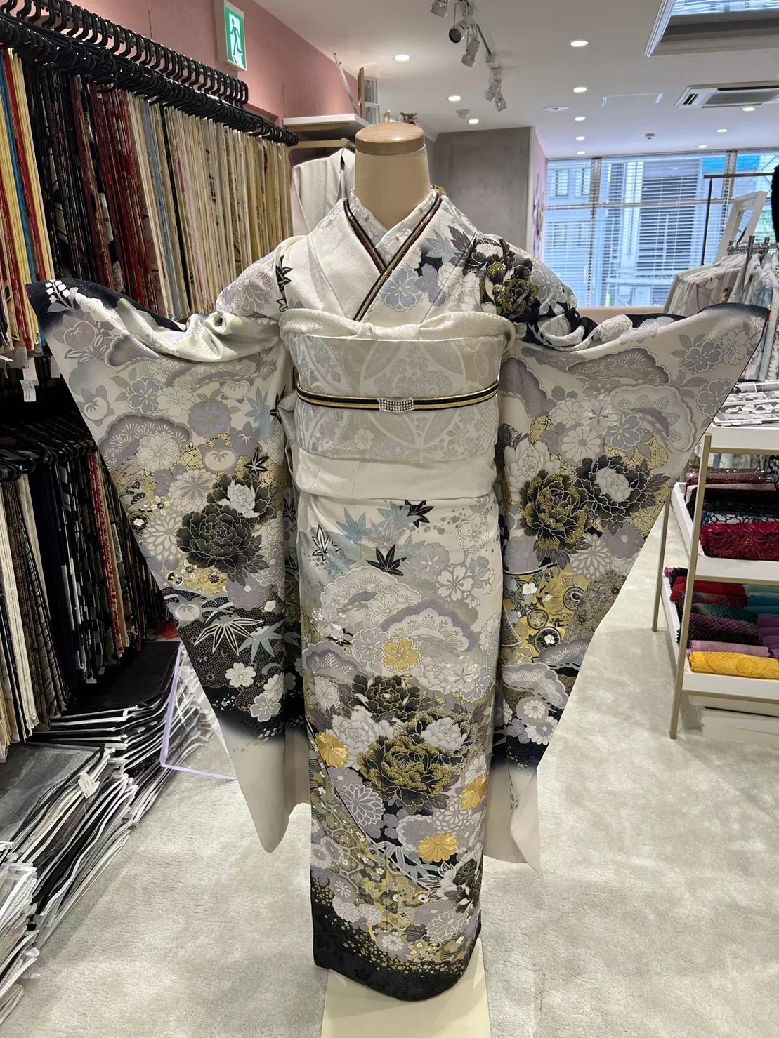 TAKAZEN姫路店　加古川市　高砂市　人気振袖　振袖レンタル　姫路市　成人式　卒業式　袴　振袖　イマドキ振袖　粋古典　カッコイイ　大人っぽい