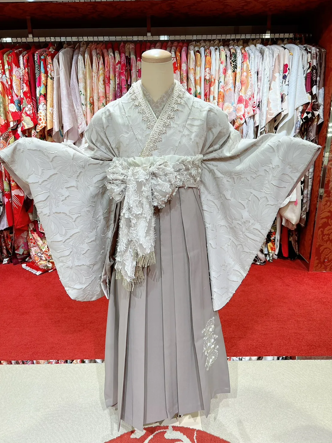 袴　振袖　レンタル　大阪　梅田　安い　かわいい　イマドキ　くすみカラー　レース　オシャレ　派手　被らない　個性的　シンプル　前撮り　ペット可