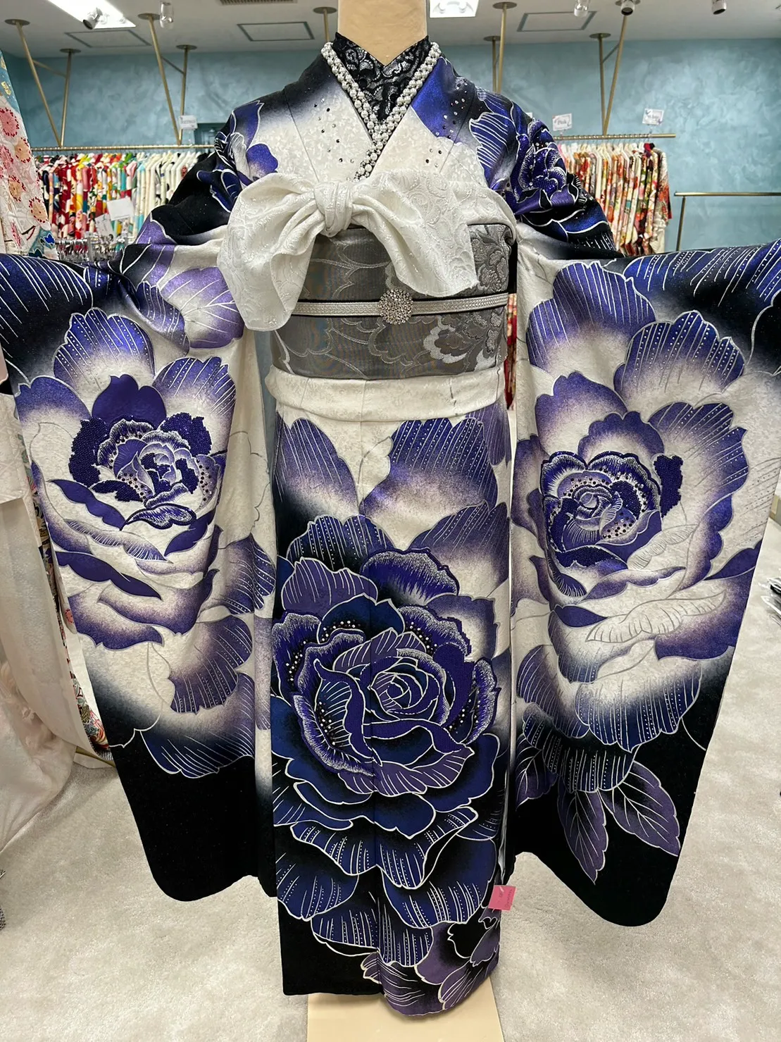振袖レンタル　成人式　モード　薔薇柄