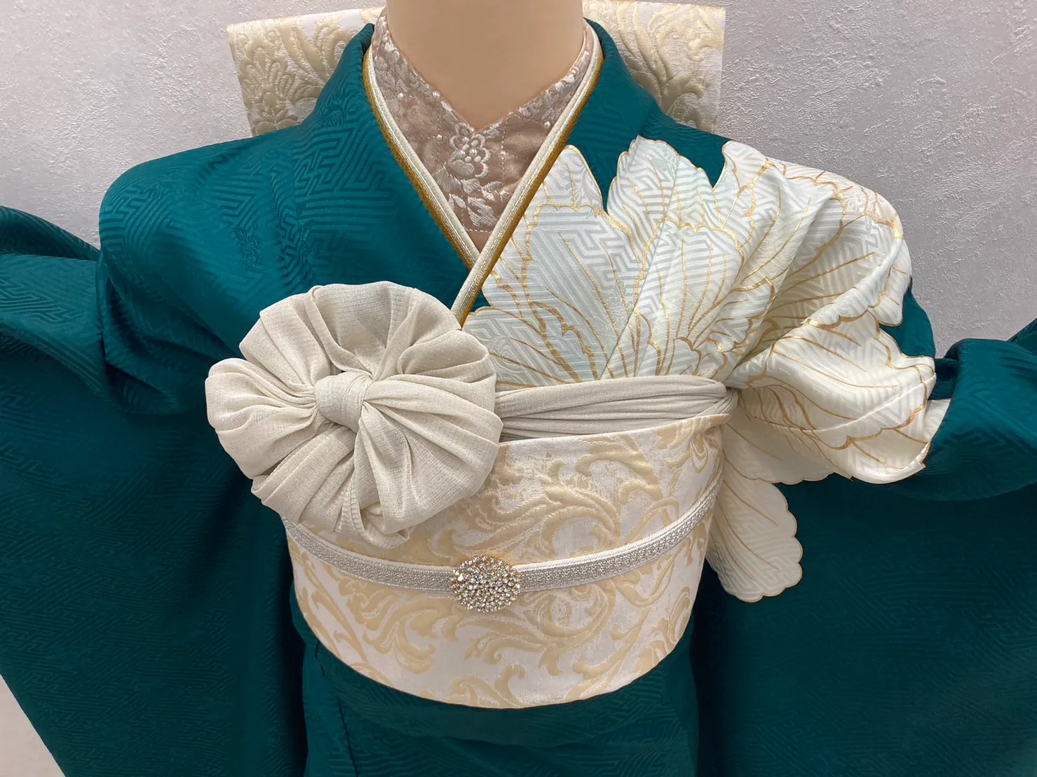 振袖レンタル　奈良　橿原　かわいい　おしゃれ　個性派　かわいい　かっこいい　くすみ　イマドキ　