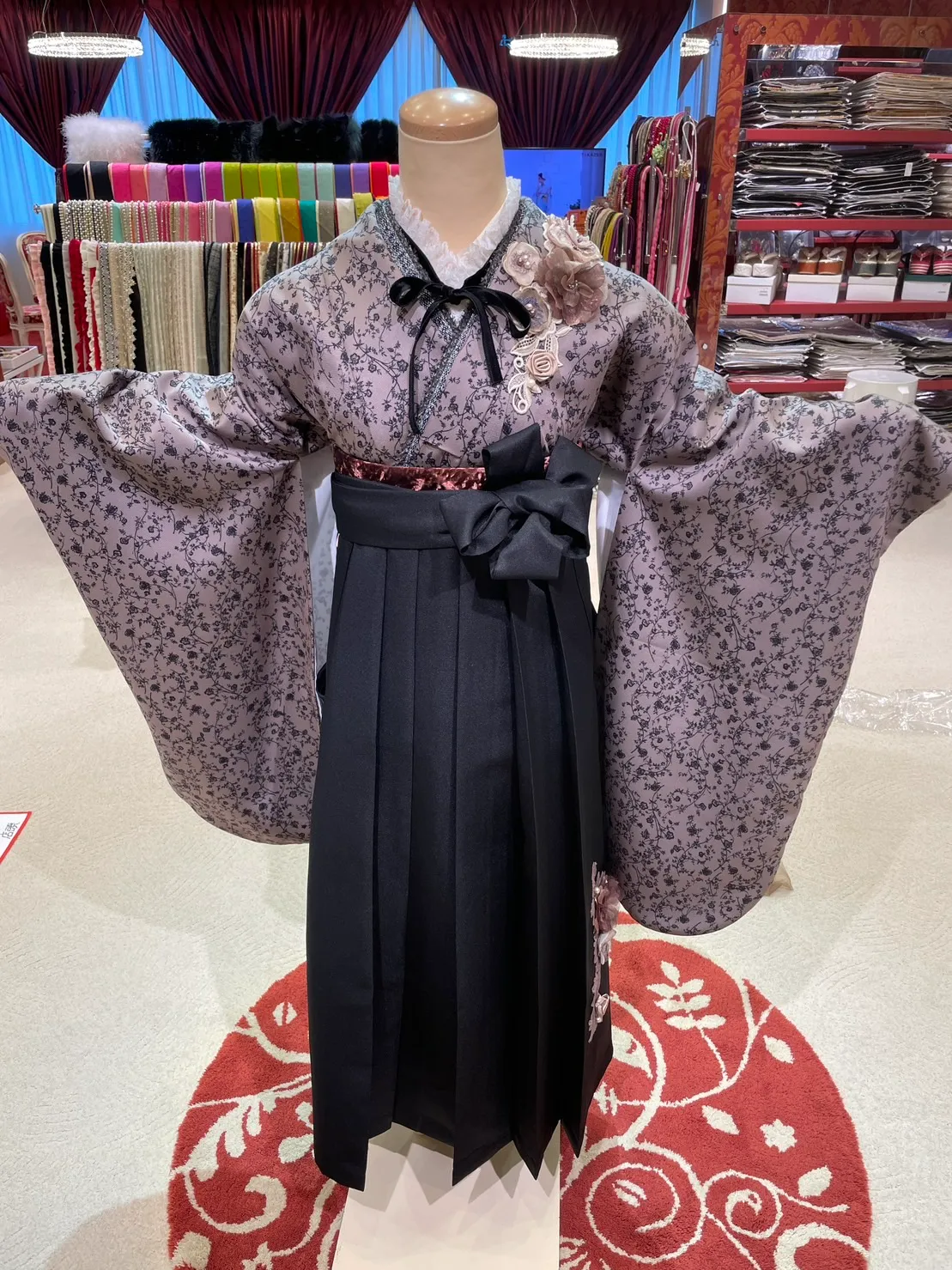 袴　振袖　レンタル　大阪　梅田　安い　かわいい　イマドキ　くすみカラー　レース　オシャレ　派手　被らない　個性的　シンプル　前撮り　ペット可