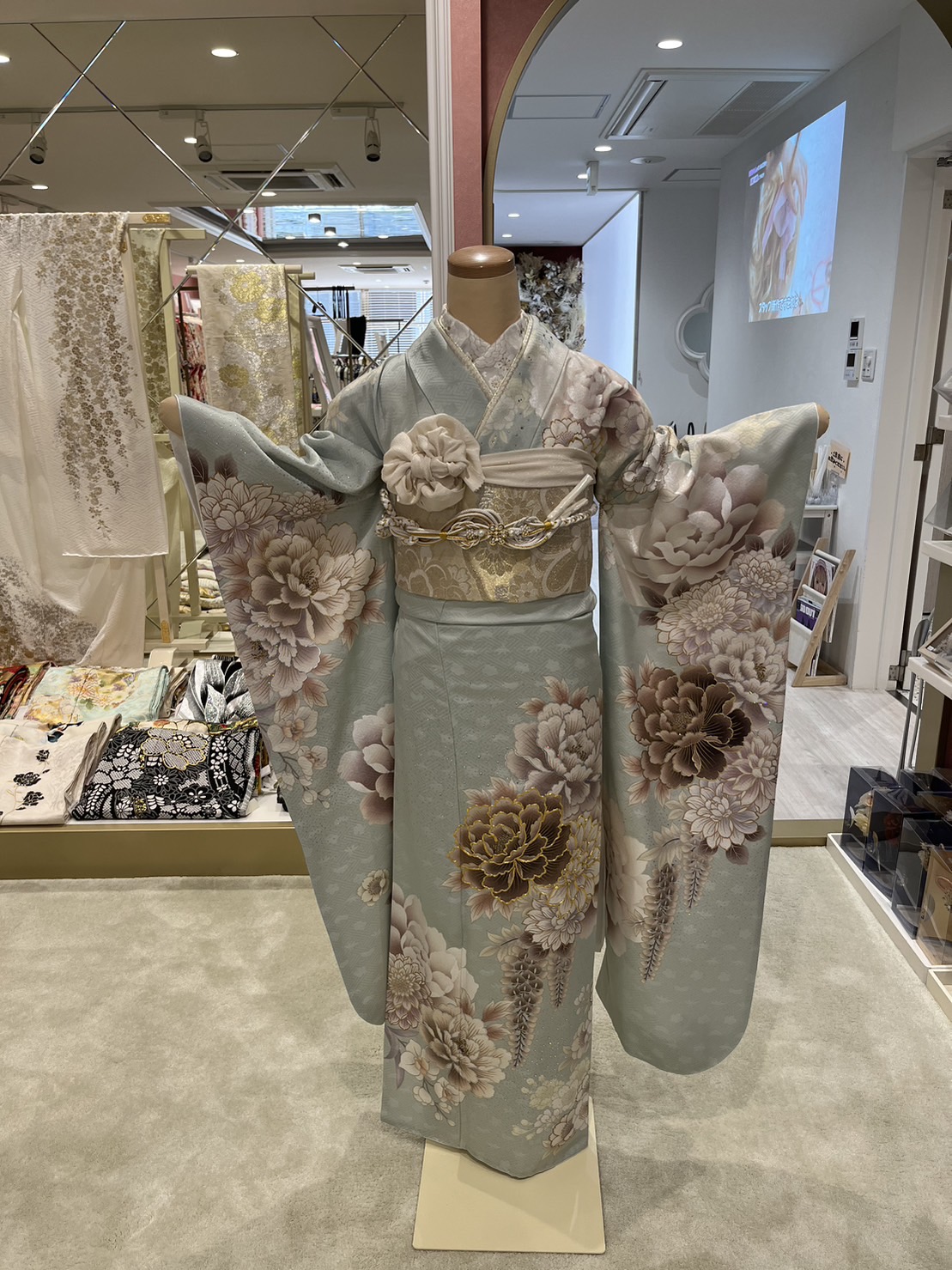 姫路　成人式　takazen　TAKAZEN姫路店　くすみカラー　水色振袖　カワイイ