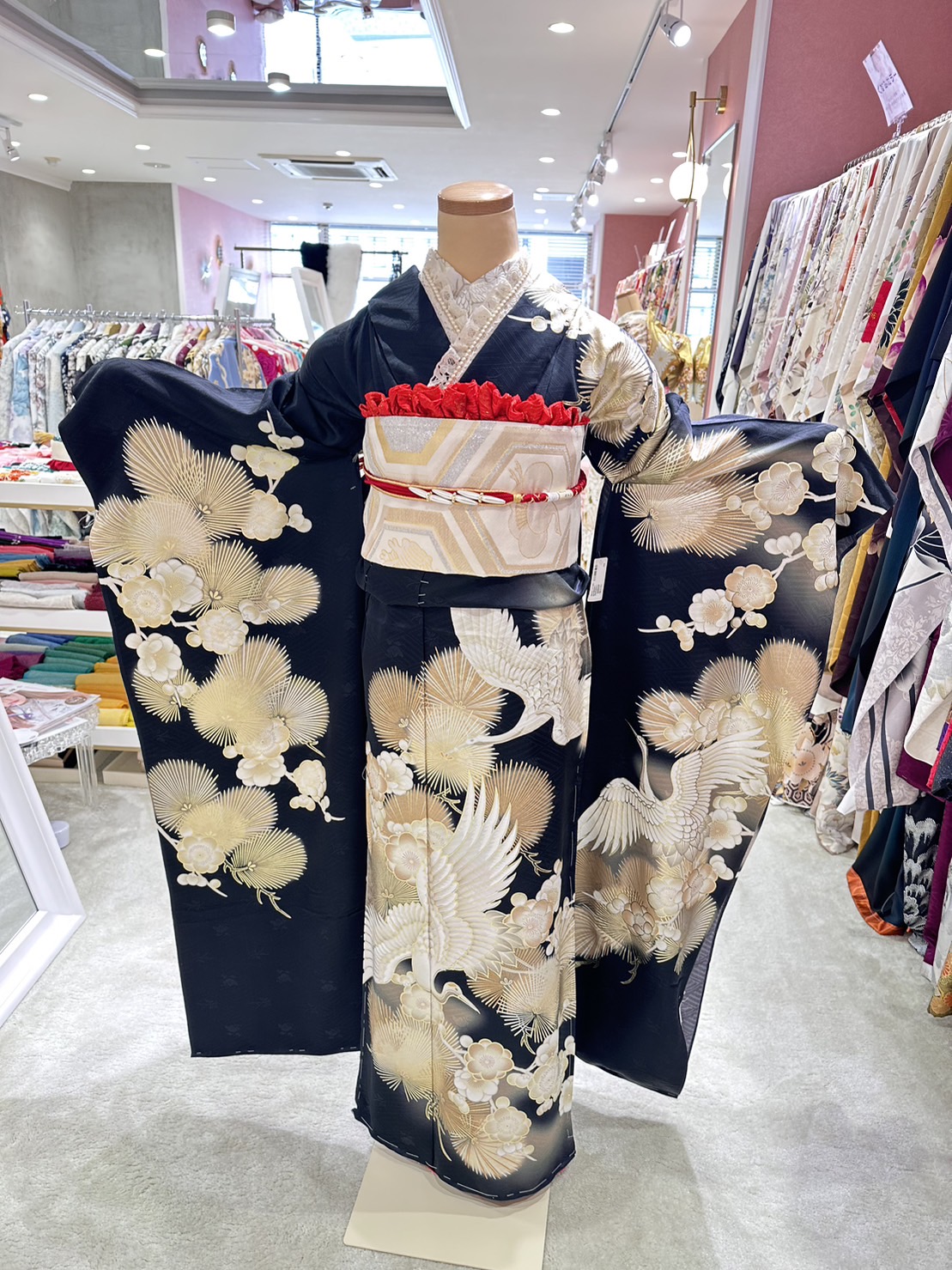 TAKAZEN姫路店　TAKAZEN　姫路市成人式　岡山成人式　成人式振袖レンタル　姫路振袖レンタル　粋古典　鶴振袖　かっこいい振袖　