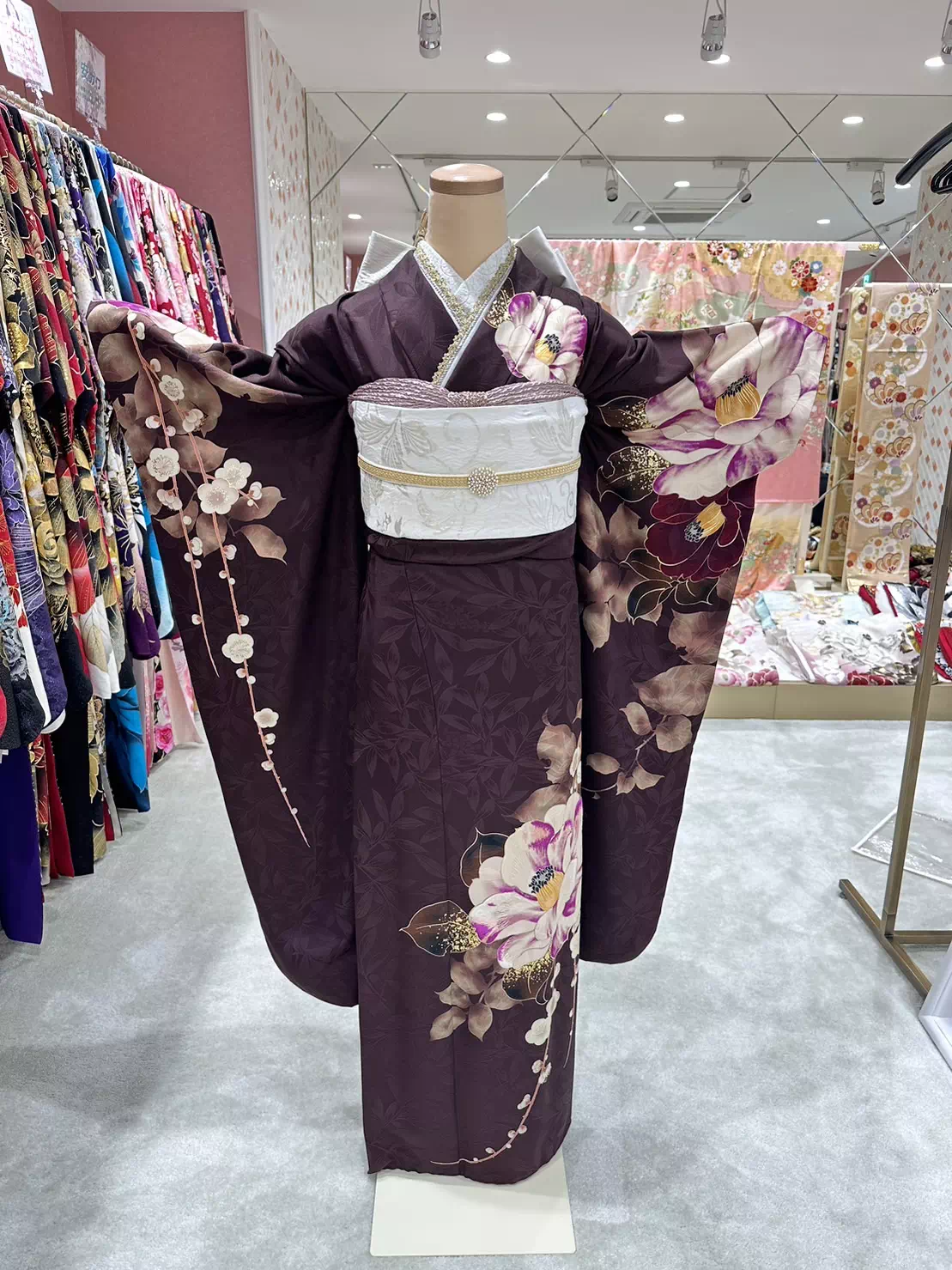 TAKAZEN姫路店　加古川市　高砂市　人気振袖　振袖レンタル　姫路市　成人式　卒業式　袴　振袖　イマドキ振袖　ヴィンテージスタイル　カッコイイ
