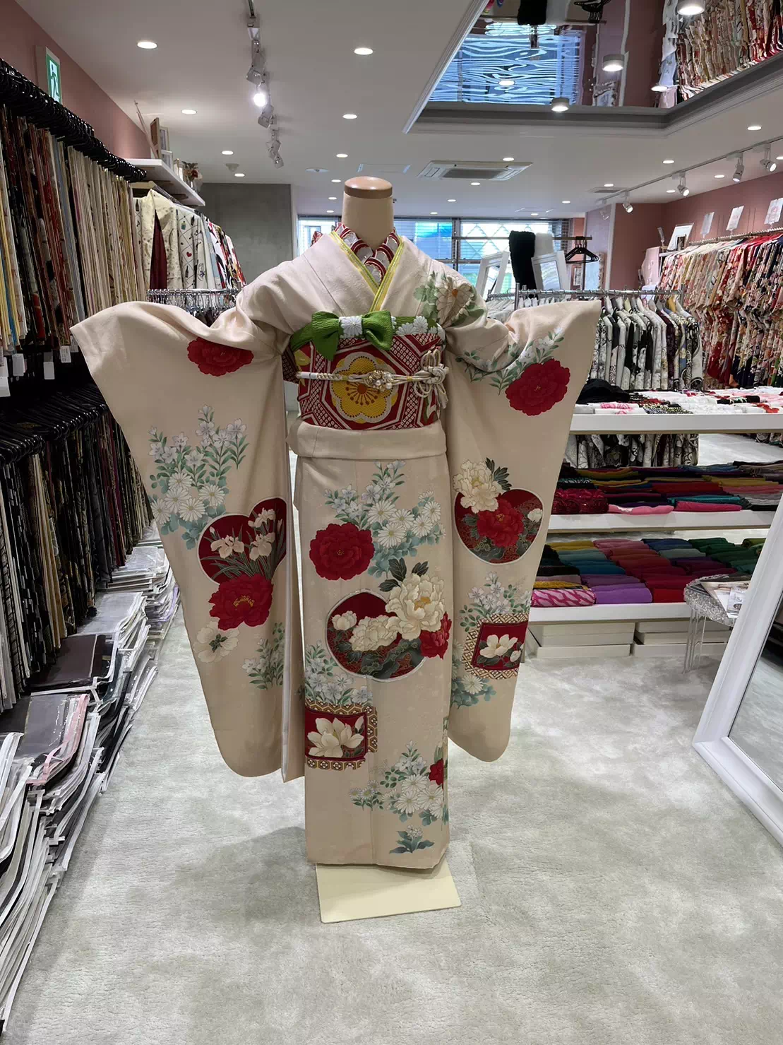 TAKAZEN姫路店　加古川市　高砂市　人気振袖　振袖レンタル　姫路市　成人式　卒業式　袴　振袖　イマドキ振袖　古典　ヴィンテージスタイル　大人っぽい