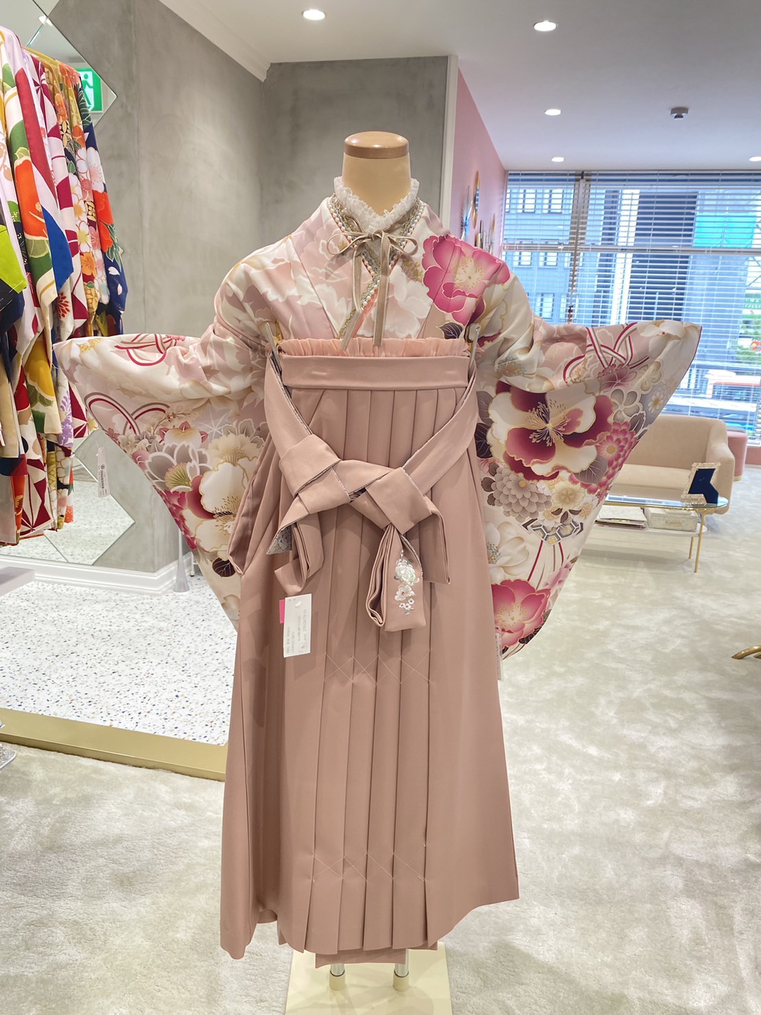 TAKAZEN姫路店　加古川市　高砂市　人気振袖　振袖レンタル　姫路市　成人式　卒業式　袴　振袖　イマドキ振袖　袴　カワイイ　ピンク