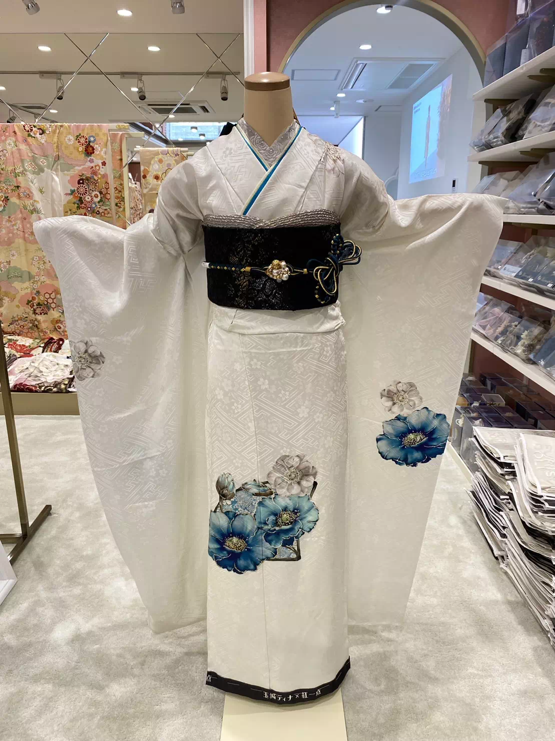 TAKAZEN姫路店　加古川市　高砂市　人気振袖　振袖レンタル　姫路市　成人式　卒業式　袴　振袖　イマドキ振袖　玉城ティナ　白　シンプル