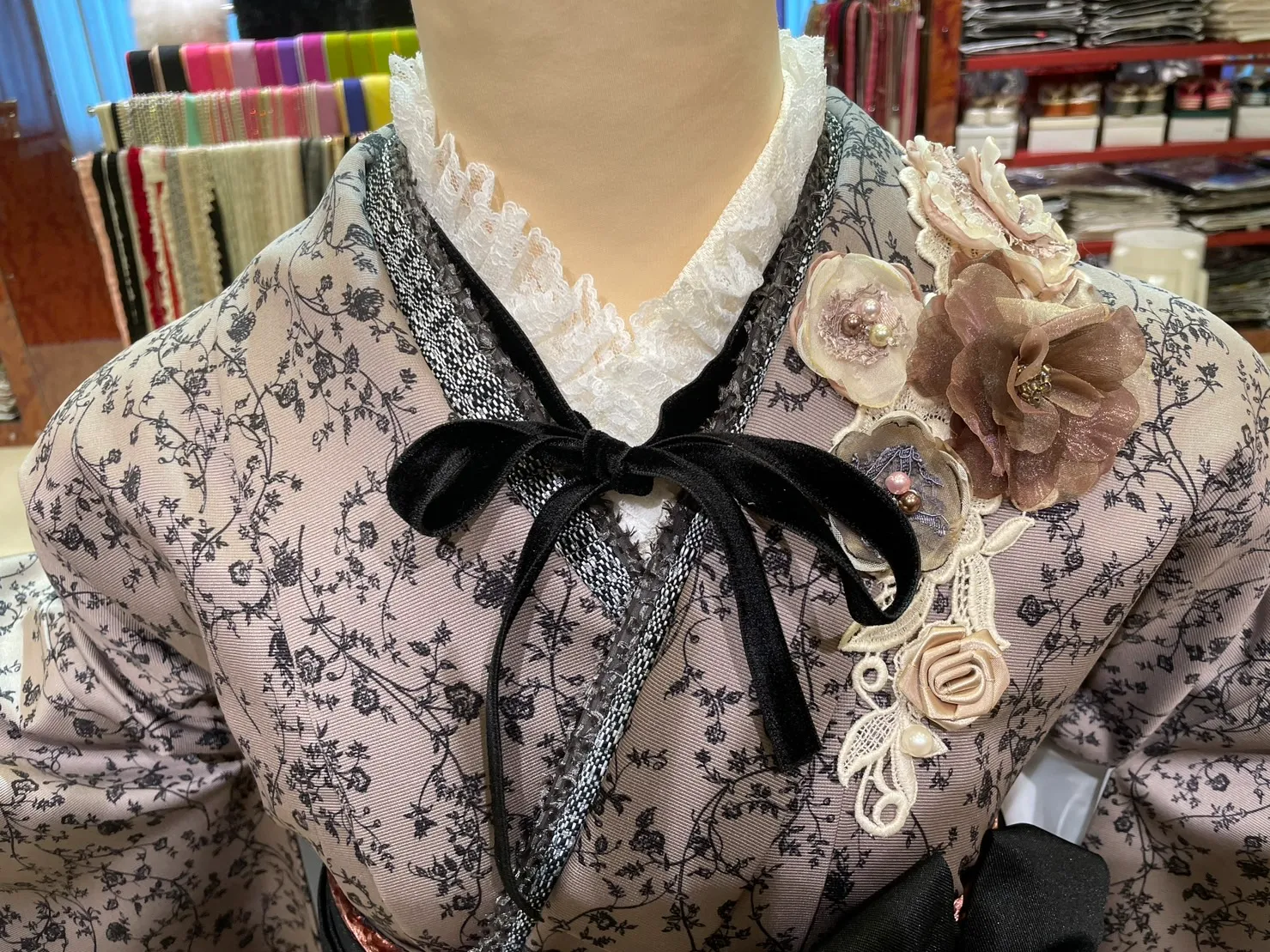 袴　振袖　レンタル　大阪　梅田　安い　かわいい　イマドキ　くすみカラー　レース　オシャレ　派手　被らない　個性的　シンプル　前撮り　ペット可