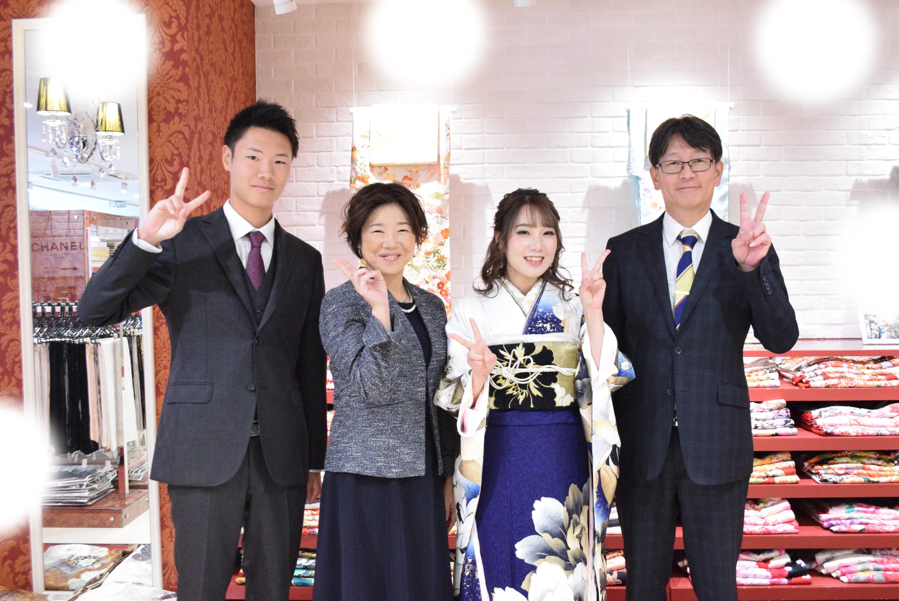 袴　振袖　レンタル　大阪　梅田　安い　かわいい　イマドキ　くすみカラー　レース　オシャレ　派手　被らない　個性的　シンプル　前撮り　ペット可