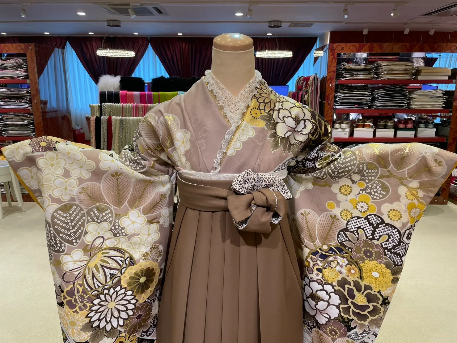 袴　振袖　レンタル　大阪　梅田　安い　かわいい　イマドキ　くすみカラー　レース　オシャレ　派手　被らない　個性的　シンプル　前撮り　ペット可