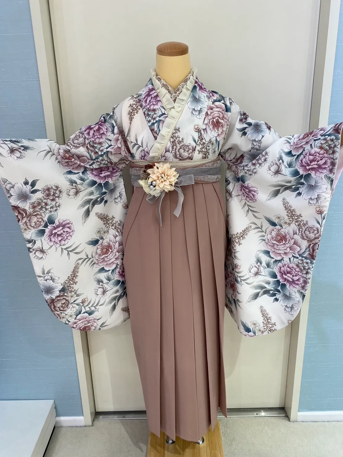 2024　卒業式　袴レンタル　なえなの　くすみカラー　最新作　フリル　お花　最新小物
