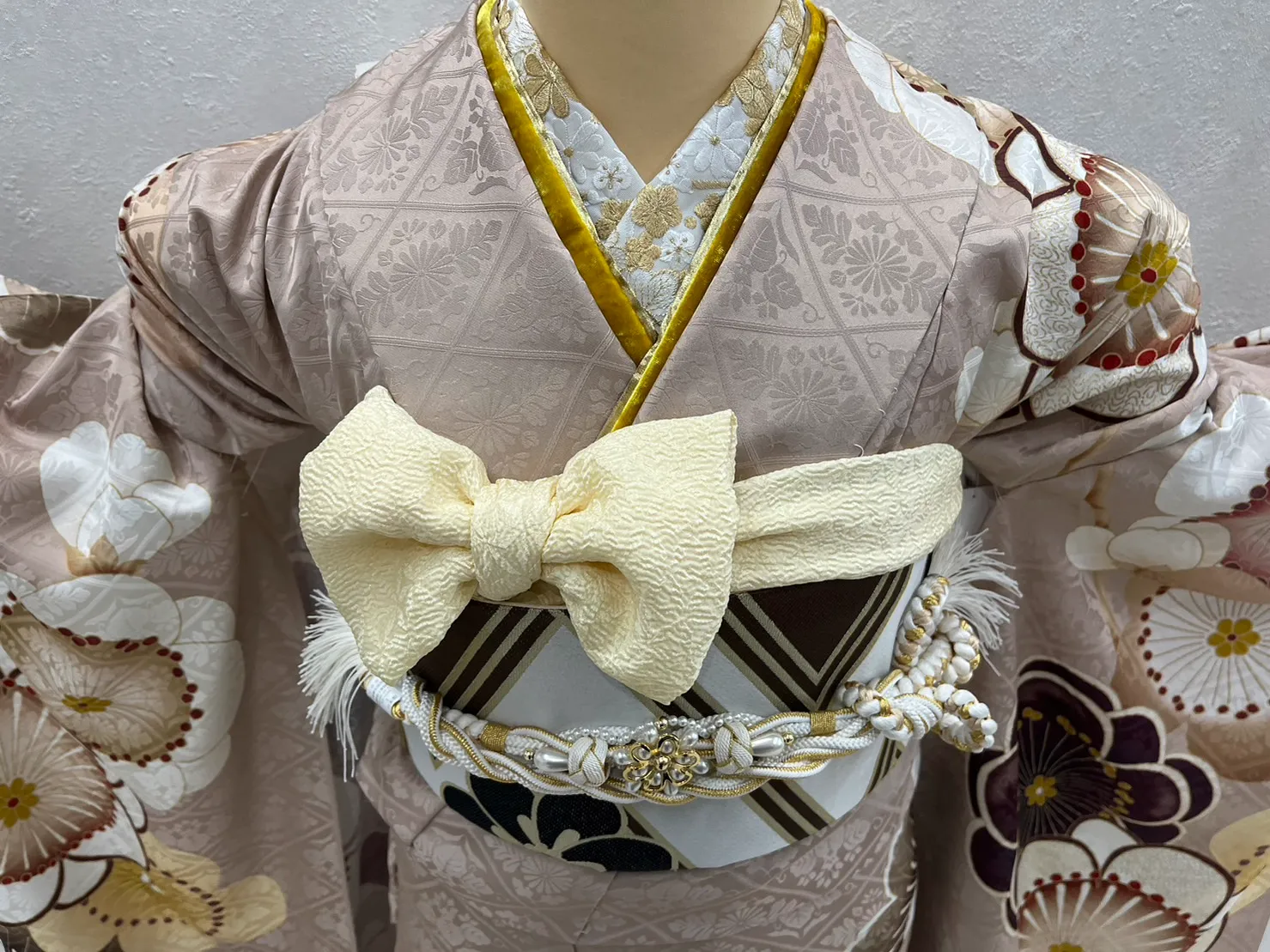 振袖レンタル　奈良　橿原　かわいい　おしゃれ　個性派　かわいい　かっこいい　くすみ　イマドキ　