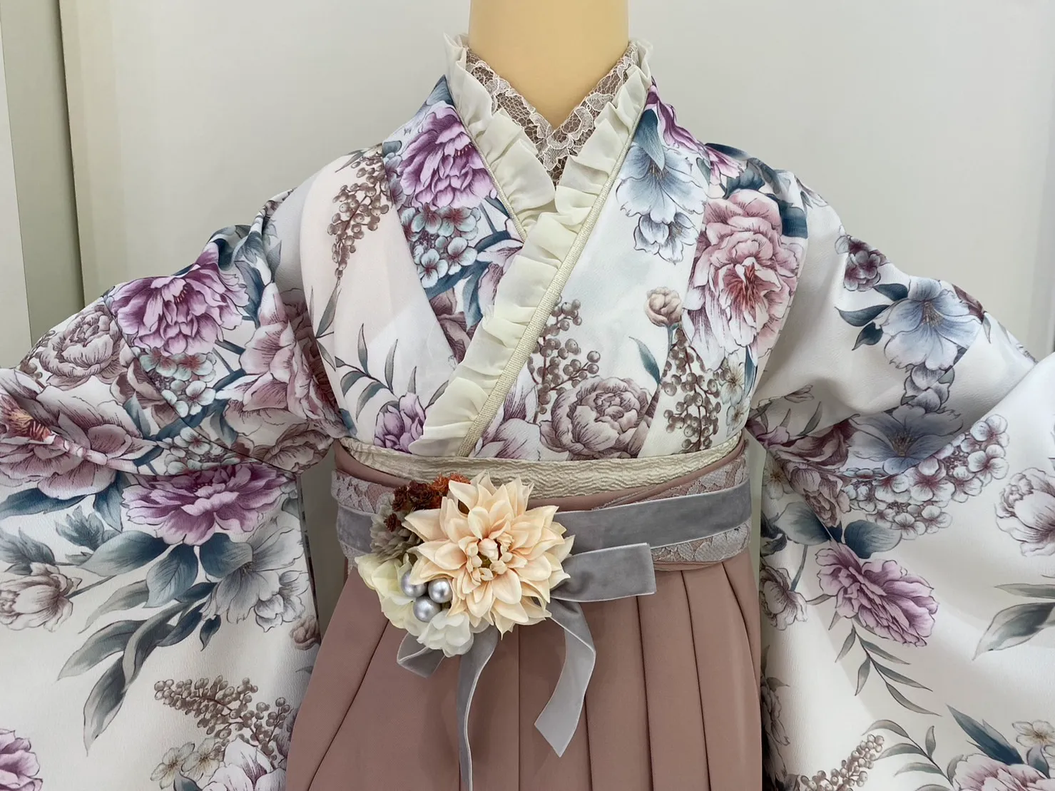 2024　卒業式　袴レンタル　なえなの　くすみカラー　最新作　フリル　お花　最新小物