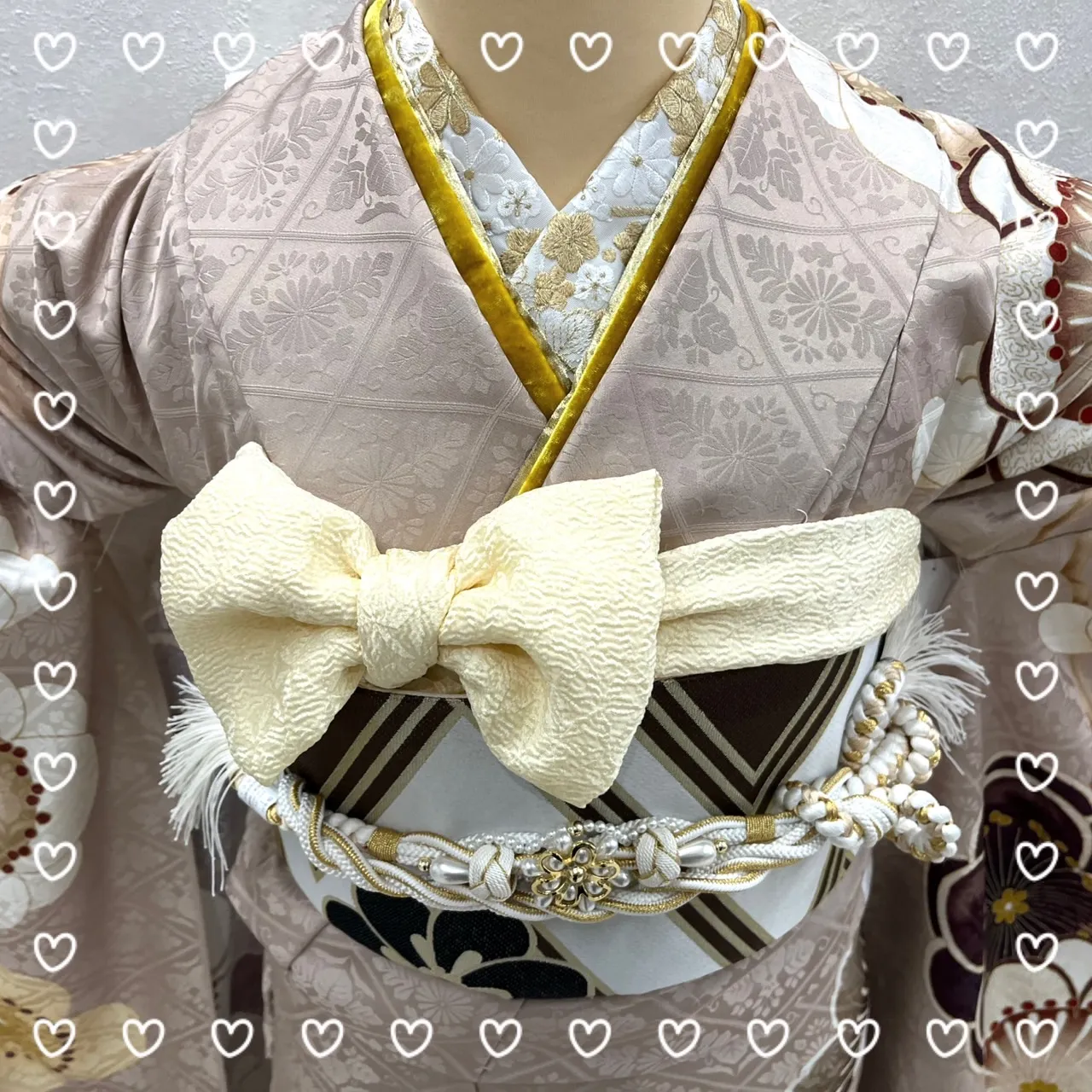 【TAKAZEN橿原店】19日♡2025年成人向けやわらかいピンクベージュカラーのトレンド感あふれるくすみ古典柄お振袖コーディネート♡