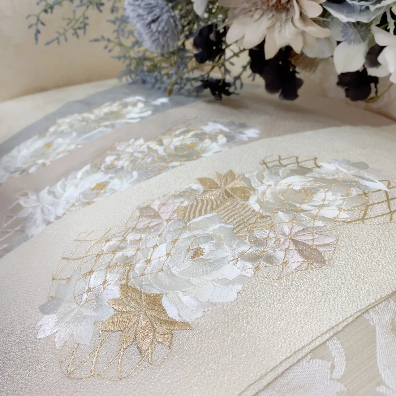 振袖レンタル　奈良　橿原　かわいい　おしゃれ　個性派　かわいい　かっこいい　くすみ　イマドキ　半衿　刺繍衿