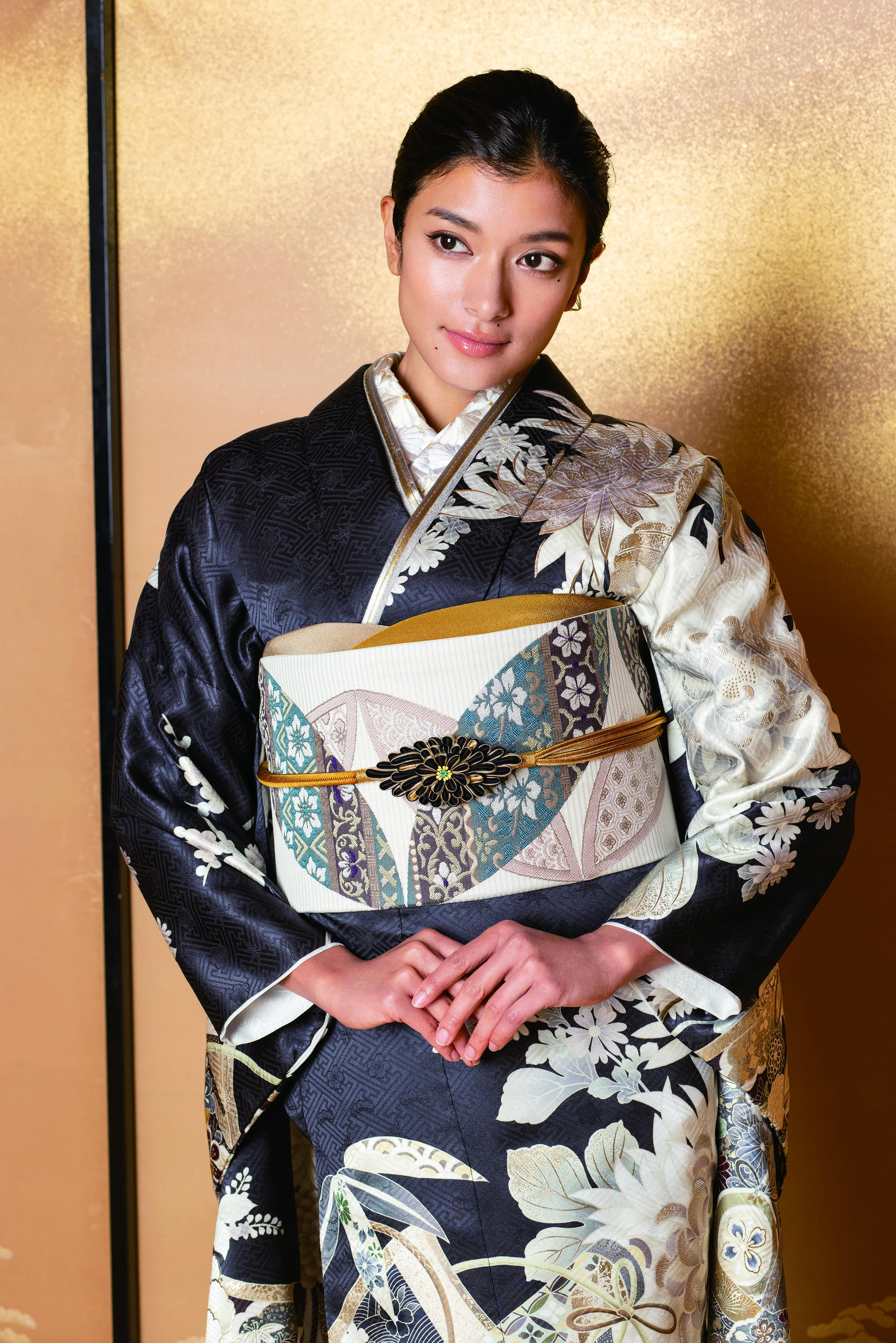 ローラ振袖　成人式　ネイビー