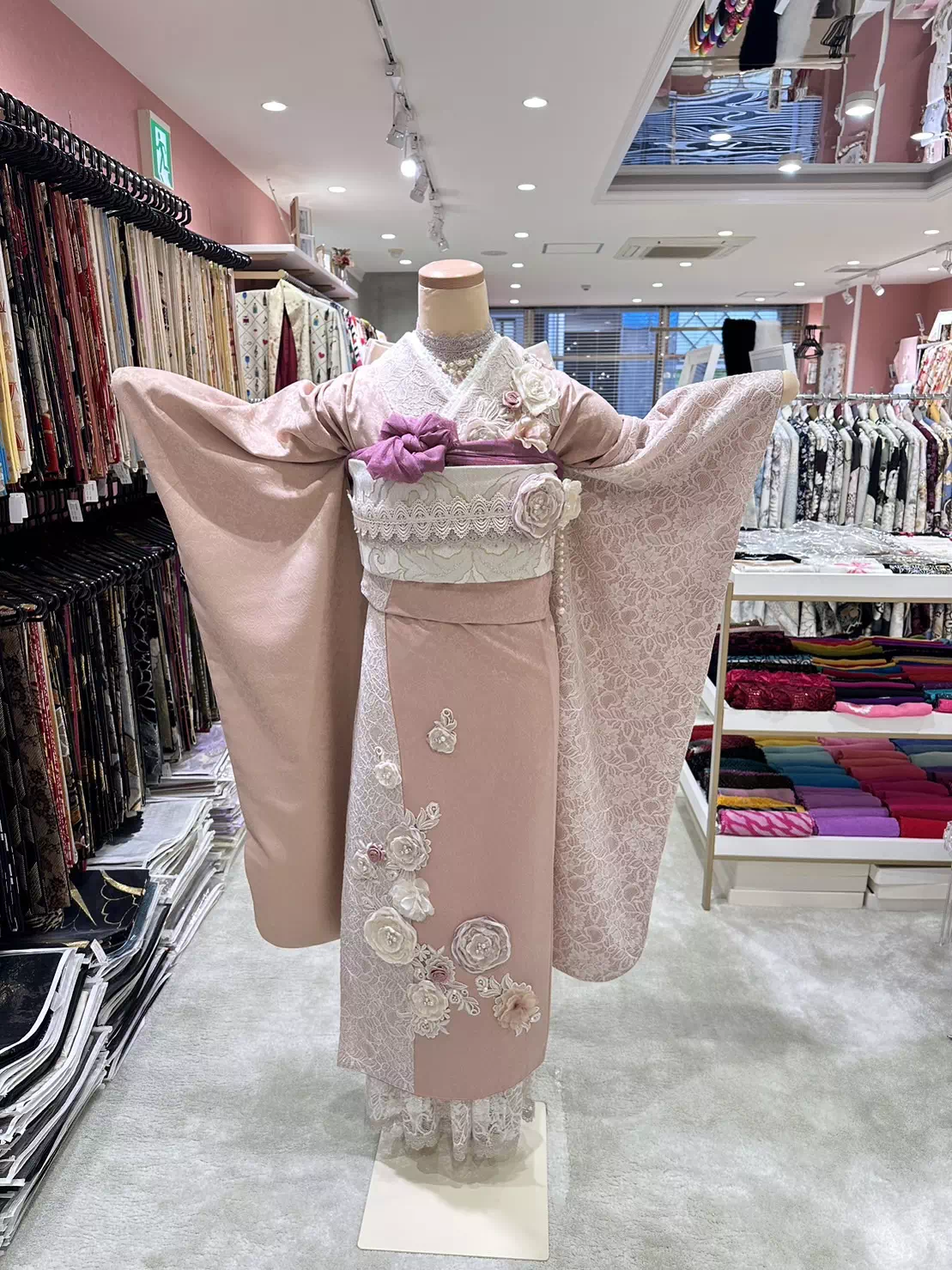 TAKAZEN姫路店　加古川市　高砂市　たつの市　人気振袖　振袖レンタル　レース振袖　姫路市　成人式　卒業式　袴　振袖　イマドキ振袖　香音　