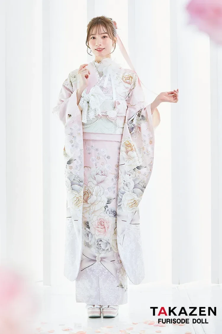 TAKAZENのレンタル振袖 ヘップバーンコスメカラー　ミスティピンク/淡い色/くすみ　バラ柄/ブーケ柄　フェミニン　かわいい　リボン　キラキラ　白宮みずほ【通販可】25001