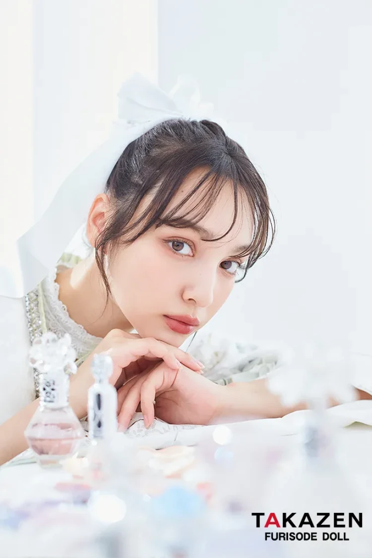 TAKAZENのレンタル振袖 ヘップバーンコスメカラー　白/ミントグリーン/淡い色　バラ柄/ブーケ柄　ガーリー　かわいい　レースインナー　香川るな【通販可】25002