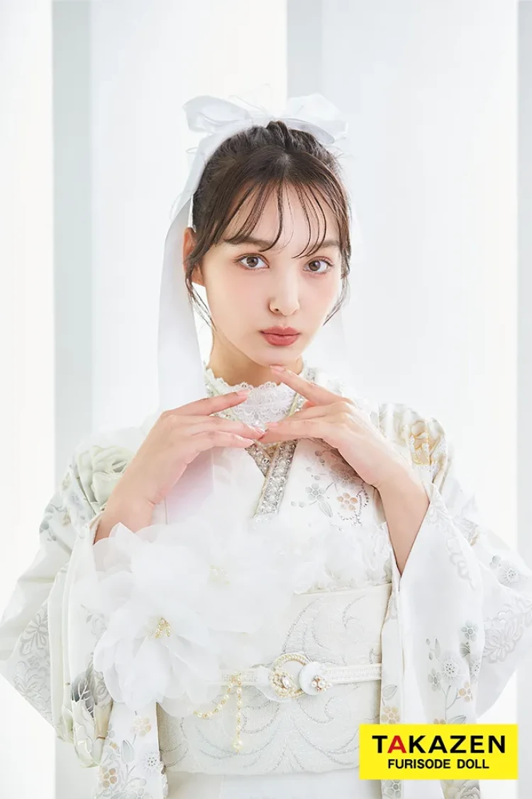 TAKAZENのレンタル振袖 ヘップバーンコスメカラー　白/ミントグリーン/淡い色　バラ柄/ブーケ柄　ガーリー　かわいい　レースインナー　香川るな【通販可】25002