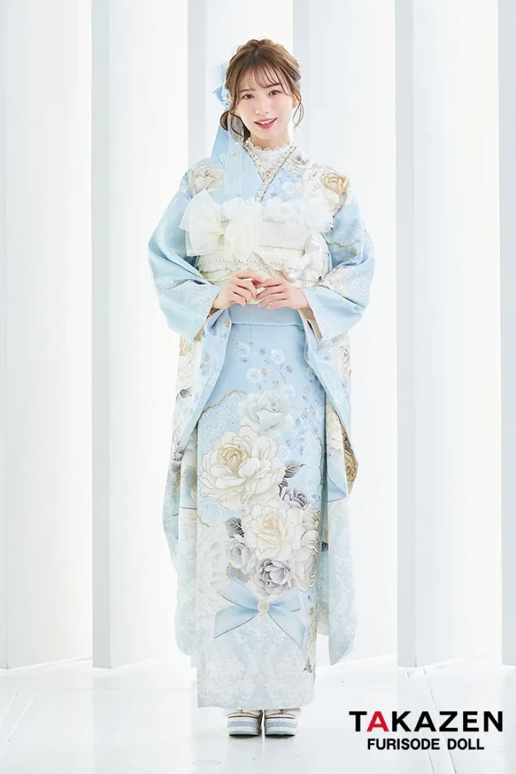 TAKAZENのレンタル振袖 ヘップバーンコスメカラー 水色/白/ミスティブルー バラ柄/ブーケ柄 かわいい エレガント リボン キラキラ おしゃれ 白宮みずほ【通販可】25003