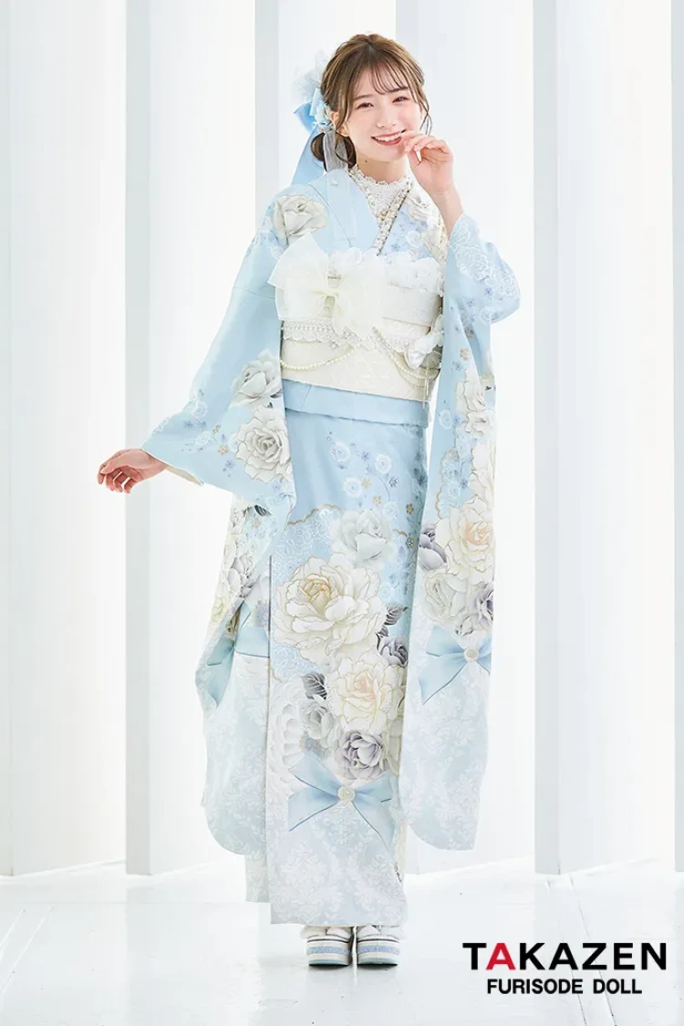 TAKAZENのレンタル振袖 ヘップバーンコスメカラー 水色/白/ミスティブルー バラ柄/ブーケ柄 かわいい エレガント リボン キラキラ おしゃれ 白宮みずほ【通販可】25003