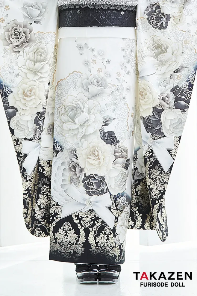 TAKAZENのレンタル振袖 ヘップバーンコスメカラー　白/黒/ゴールド　バラ柄/ブーケ柄　セレブ　エレガント　リボン　キラキラ　ドレッシー　白宮みずほ【通販可】25005
