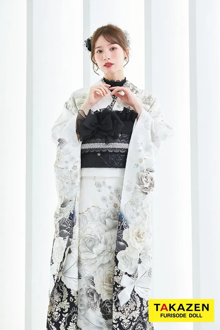 TAKAZENのレンタル振袖 ヘップバーンコスメカラー　白/黒/ゴールド　バラ柄/ブーケ柄　セレブ　エレガント　リボン　キラキラ　ドレッシー　白宮みずほ【通販可】25005