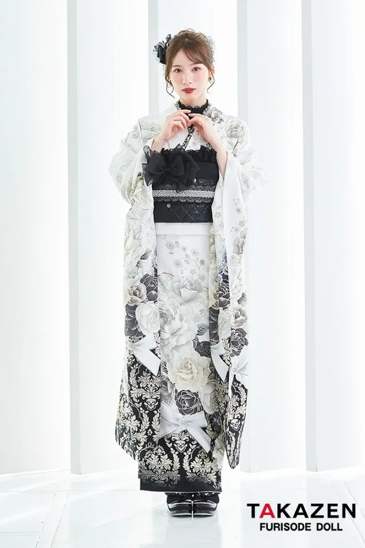 TAKAZENのレンタル振袖 ヘップバーンコスメカラー　白/黒/ゴールド　バラ柄/ブーケ柄　セレブ　エレガント　リボン　キラキラ　ドレッシー　白宮みずほ【通販可】25005