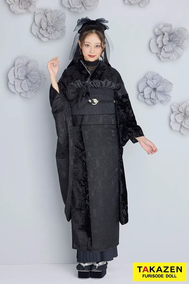 TAKAZENのレンタル振袖 くすみカラーレトロ　黒　ジャガード生地/ベルベット　お洒落　アンティーク調　レースインナー/プリーツスカート　佐藤不二子【通販可】25014