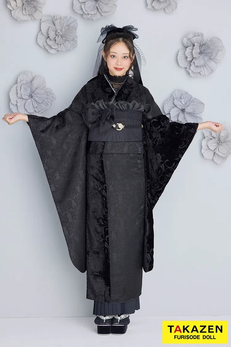 TAKAZENのレンタル振袖 くすみカラーレトロ　黒　ジャガード生地/ベルベット　お洒落　アンティーク調　レースインナー/プリーツスカート　佐藤不二子【通販可】25014