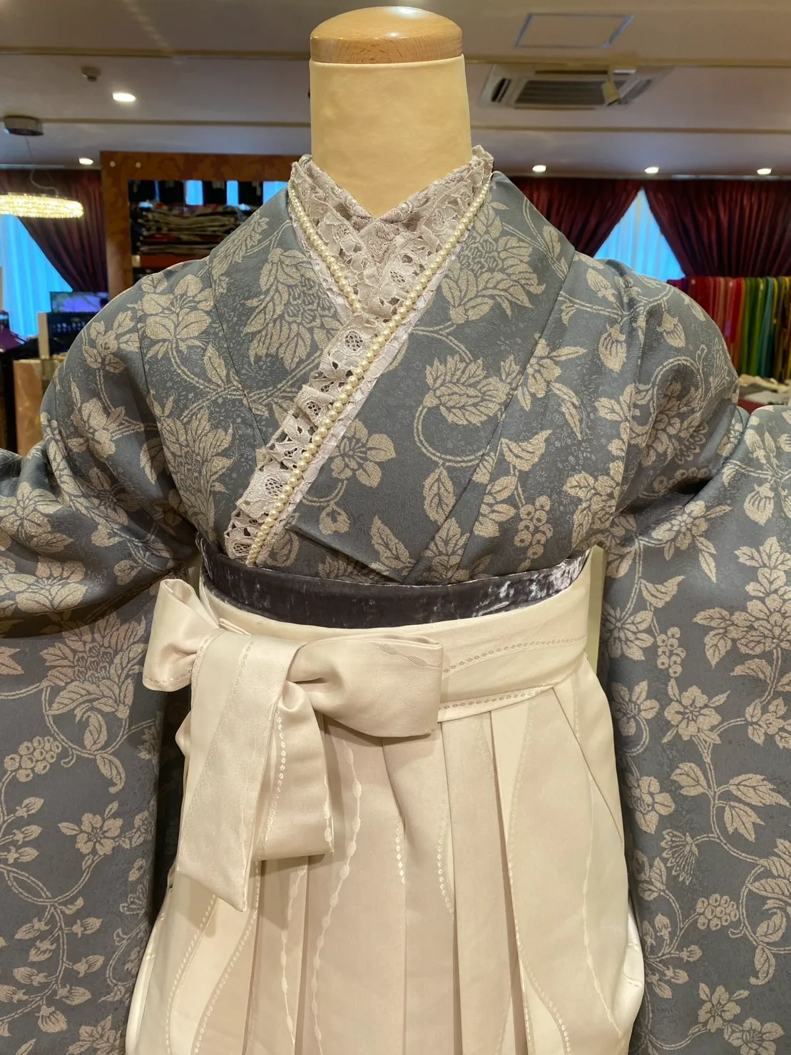 袴　振袖　レンタル　大阪　梅田　安い　かわいい　イマドキ　くすみカラー　レース　オシャレ　派手　被らない　個性的　シンプル　前撮り　ペット可
