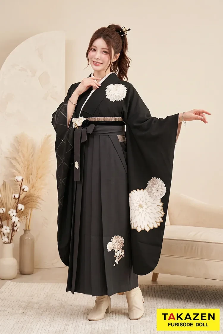 TAKAZENのレンタル袴 玉城ティナ×紅一点　白/黒/モノトーンコーデ　菊柄/片身代わり　ヴィンテージスタイル　大正ロマン　ブーツコーデ【通販可】RY145