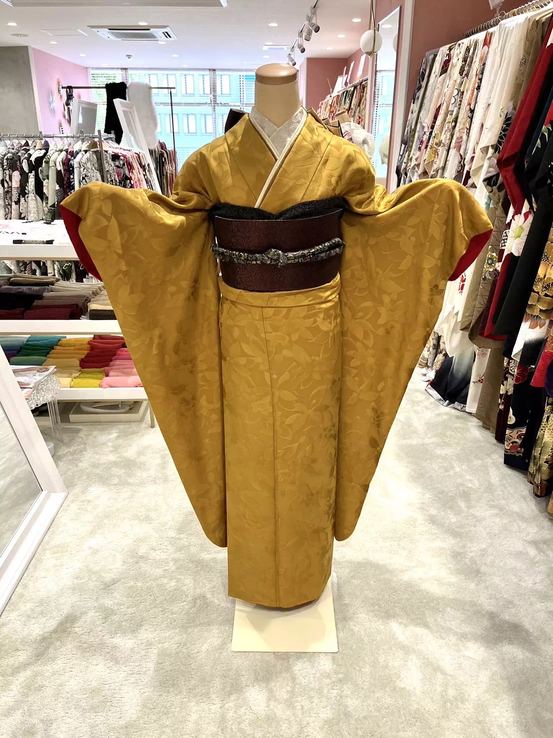 TAKAZEN姫路店　加古川市　高砂市　たつの市　人気振袖　振袖レンタル　からし　無地振袖　姫路市　成人式　卒業式　袴　振袖　イマドキ振袖　香音　