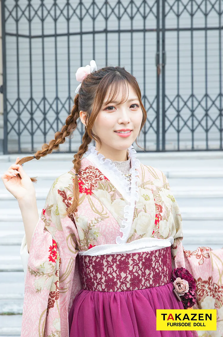 TAKAZENのレンタル袴 くすみカラーレトロ　ピンク/ダスティーカラー　ゴブラン織り風　かわいい　ガーリー　アンティーク調　ブーツコーデ【通販可】R25004
