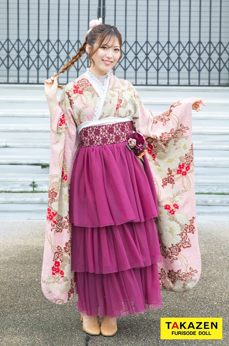 TAKAZENのレンタル袴 くすみカラーレトロ　ピンク/ダスティーカラー　ゴブラン織り風　かわいい　ガーリー　アンティーク調　ブーツコーデ【通販可】R25004