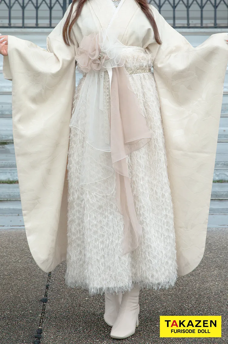TAKAZENのレンタル袴 最新作レトロ　クリーム/白　無地　シンプル　かわいい　ドレス袴　トレンド　ブーツスタイル　シャギー素材【通販可】R25009