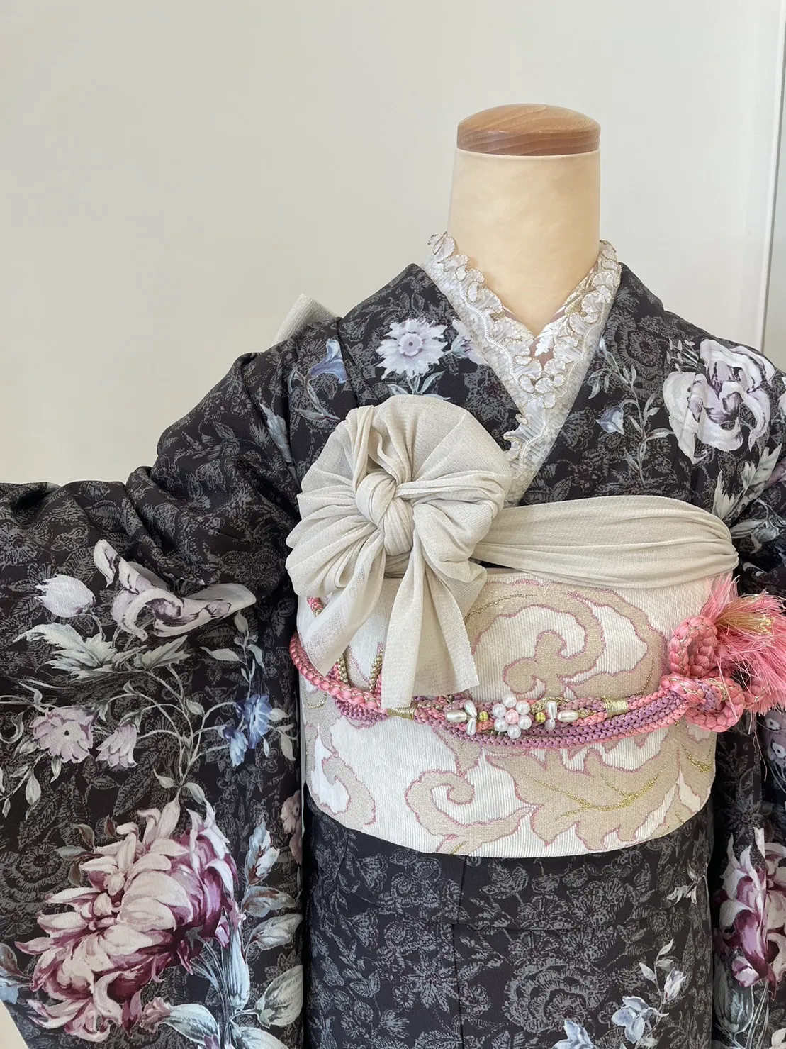 成人式　振袖レンタル　成人式振袖 　イマドキ　オシャレ　レース　フリフリ　お花帯アレンジ　ジルスチュアート　大人気　