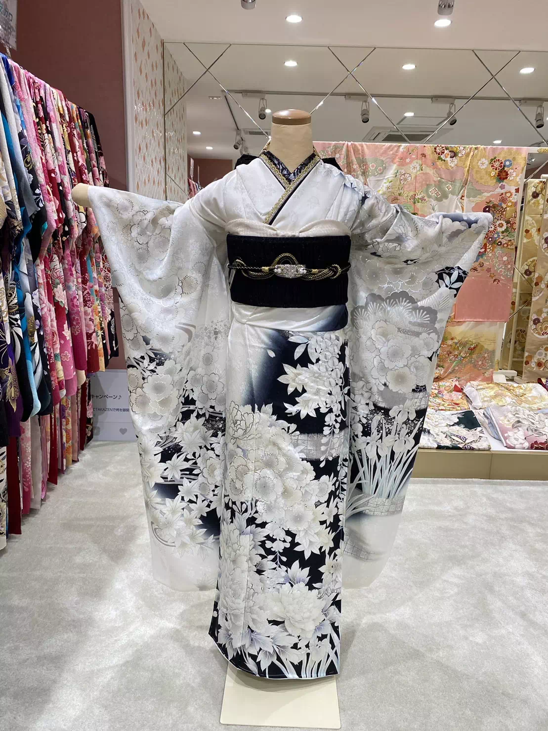 TAKAZEN姫路店　加古川市　たつの市　人気振袖　振袖レンタル　姫路市　成人式　卒業式　袴　振袖　イマドキ振袖　香音　