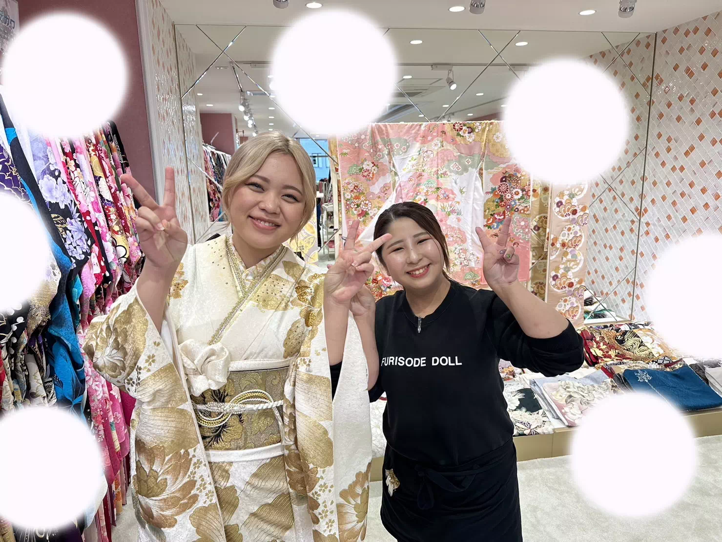 【TAKAZEN姫路店】♡26日　赤穂市の白地にゴールドのキラキラがいっぱいのモードの可愛い振袖姫ちゃん♡