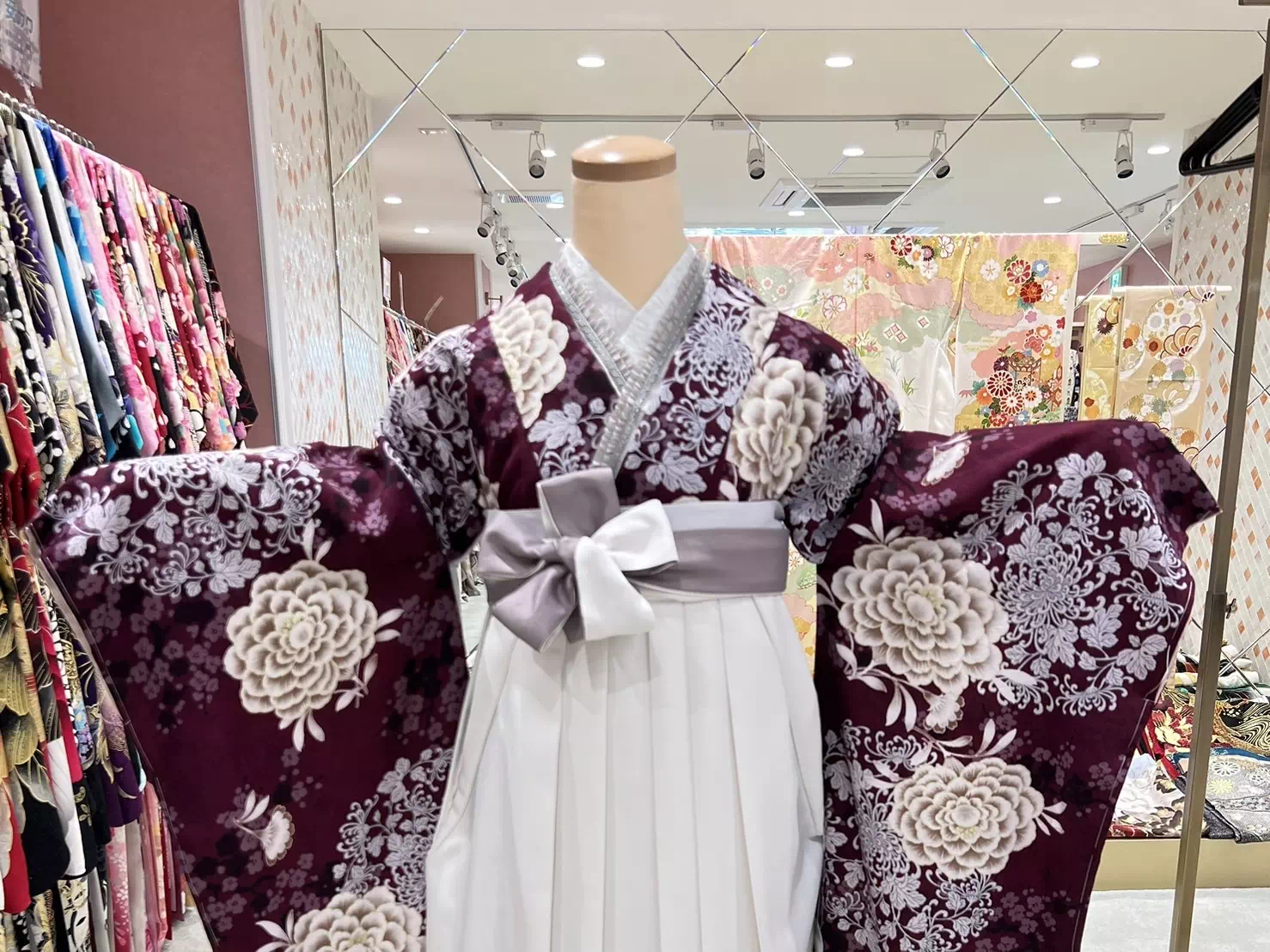 【TAKAZEN姫路店】♡22日　まだ間に合う！！イマドキでかっこかわいいワインレッドの古典柄の卒業式の袴のご紹介♡
